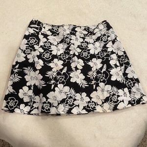 Sonoma Black and White floral print stretchy skort - Size 10